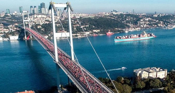 Vodafone 41. İstanbul Maratonu başladı! Koşudan renkli kareler objektiflere yansıdı