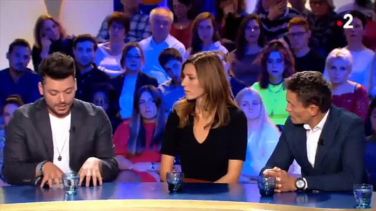 Kev Adams: "On donne tous nos avis sur la kippa, le voile… Ça me révolte un petit peu"