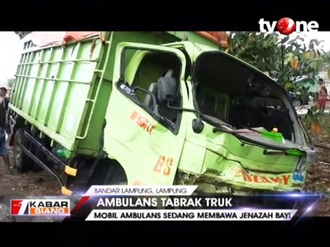 Bawa Jenazah Bayi, Ambulans Ini Tabrak Truk Hingga Ringsek