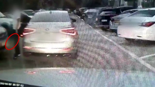 인천 아파트 단지 주차장 '흉기 위협' 경찰 수사 / YTN