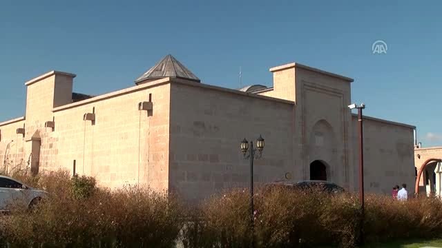 Öresin Han görkemli mimarisiyle dikkati çekiyor