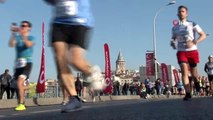 Vodafone 41. İstanbul Maratonu'na katılan sporcular, tarihi yarımadadan geçti