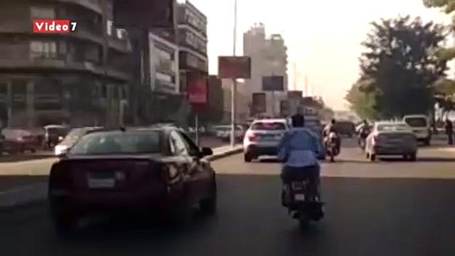 شاهد.. زحام مروري بكورنيش النيل من المؤسسة إلى ميدان التحرير