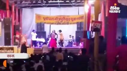 छठ महोत्सव में भोजपुरी गानों पर अश्लील ठुमके