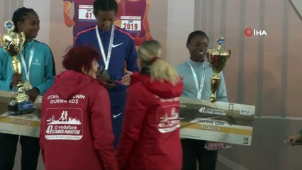Vodafone İstanbul Maratonu'nda kazananlar ödüllerini aldı
