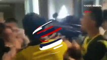 Kameralar ve eylemciler arasında meclis üyesinin kulağını ısırarak kopardı