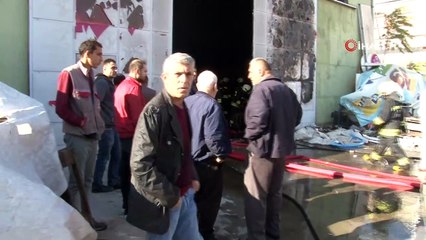 Konya’da mobilya deposunda yangın