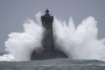 Tempête Amélie : 140.000 foyers privés d'électricité