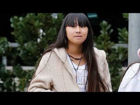 Jade Hallyday aux anges elle profite de sa meilleure amie !