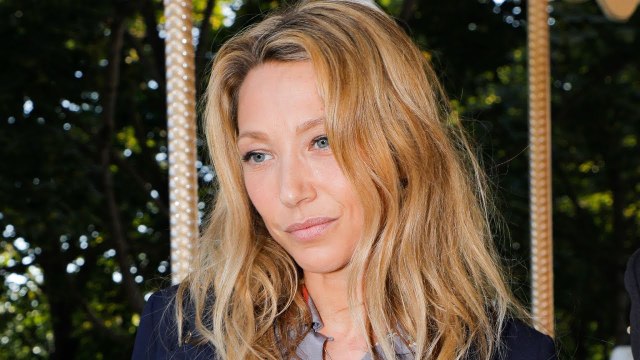 Laura Smet rend un sobre hommage à son « papa » Johnny
