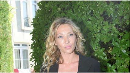 Laura Smet rend un sobre hommage à son « papa » Johnny