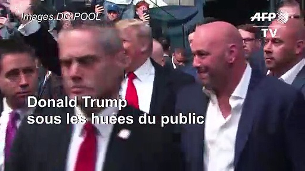 Donald Trump hué dans le public lors d'un combat de MMA à New York
