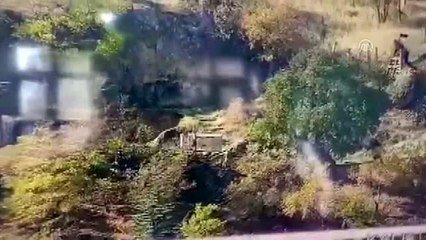 Kaçak kazı yapan 3 kişinin üzerinden uyuşturucu çıktı