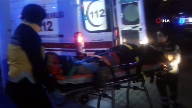 Traktör römorkuna çarparak savrulan otomobil hafif ticari araca çarptı: 1 ölü, 6 yaralı