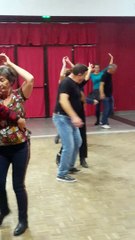 Normalement la Bachata se danse à deux, mais vous pouvez la danser seul(e)