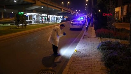 Otomobili sollamak isteyen motosikletin sürücüsü, kaldırıma çarparak öldü