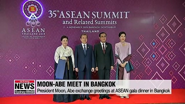 Moon and Abe exchange greetings at gala dinner in Bangkok amid frosty bilateral ties