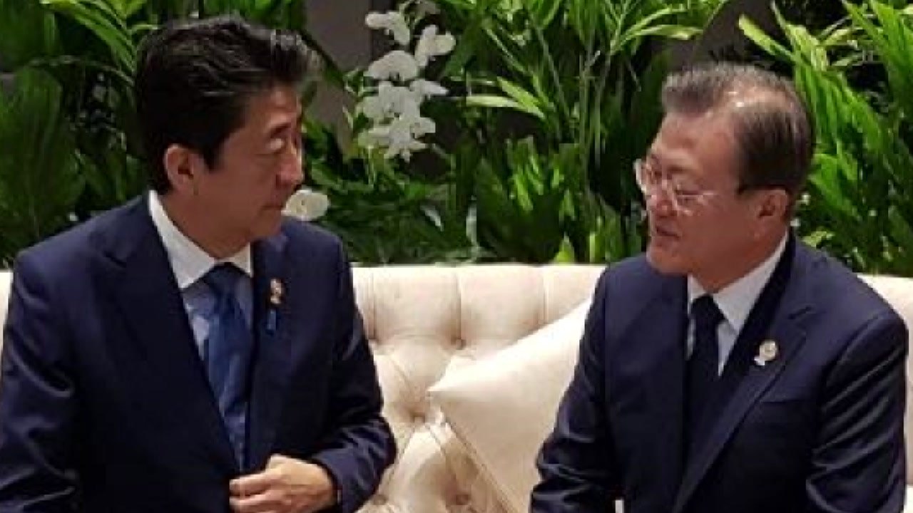 한일 정상, 오늘 오전 11분간 '깜짝' 단독 환담..."한일 관계 중요성 공감" /...