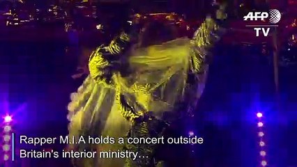 Rapper M.I.A. gives UK concert to protest Julian Assange detention