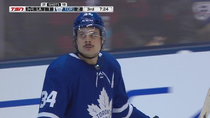 Auston Matthews cleans up the rebound