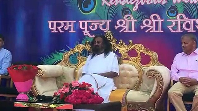 श्री श्री रवि शंकर आज इंदौर के रेनेसां कॉलेज में