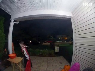 La réaction d'un enfant quand il découvre un bol de bonbons vide