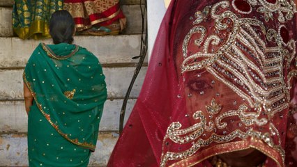 UP man to stay dressed as bride for 30 years | எல்லாம் கனவு படுத்தும் பாடு..