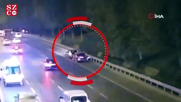 Trafikte tekmeler ve yumrukların havada uçuştuğu kavga kamerada