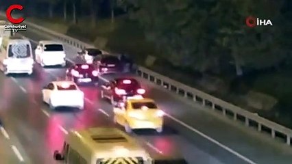 Tekmeler ve yumrukların havada uçuştuğu kavga kamerada