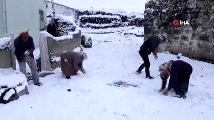 Ardahan'da vatandaşların kar sevinci