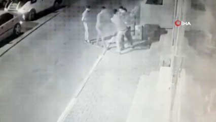 İstanbul’da sokak ortasında dehşet saçan gaspçılar kamerada