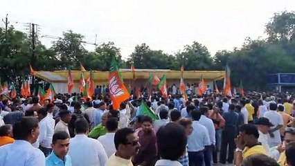 कमलनाथ जिसका ताऊ है, वो सरकार बिकाऊ है: कलेक्टोरेट पर भाजपा प्रदर्शन