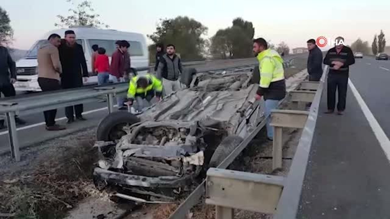 Tıra çarpan otomobil sürüklenerek ters döndü: 1 ölü, 5 yaralı