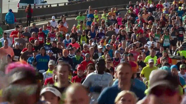 Tens of thousands run the New York marathon