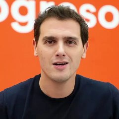 Albert Rivera hace esta broma con su perrito y las redes se llenan de memes