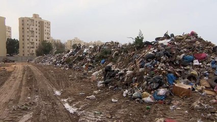 تكدس القمامة في شوارع العاصمة طرابلس