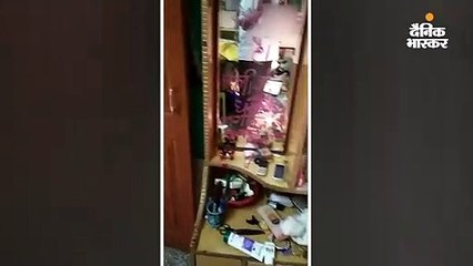 घर से 60 लाख का सामान चुराया, आईने पर लिपस्टिक से चोरों ने लिखा- भाभी जी बहुत अच्छी हैं