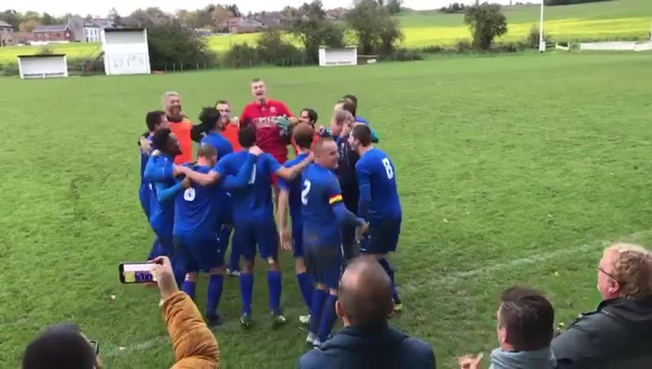 Foot Coupe Hainaut joie des Templeuvois apres victoire à Monceau