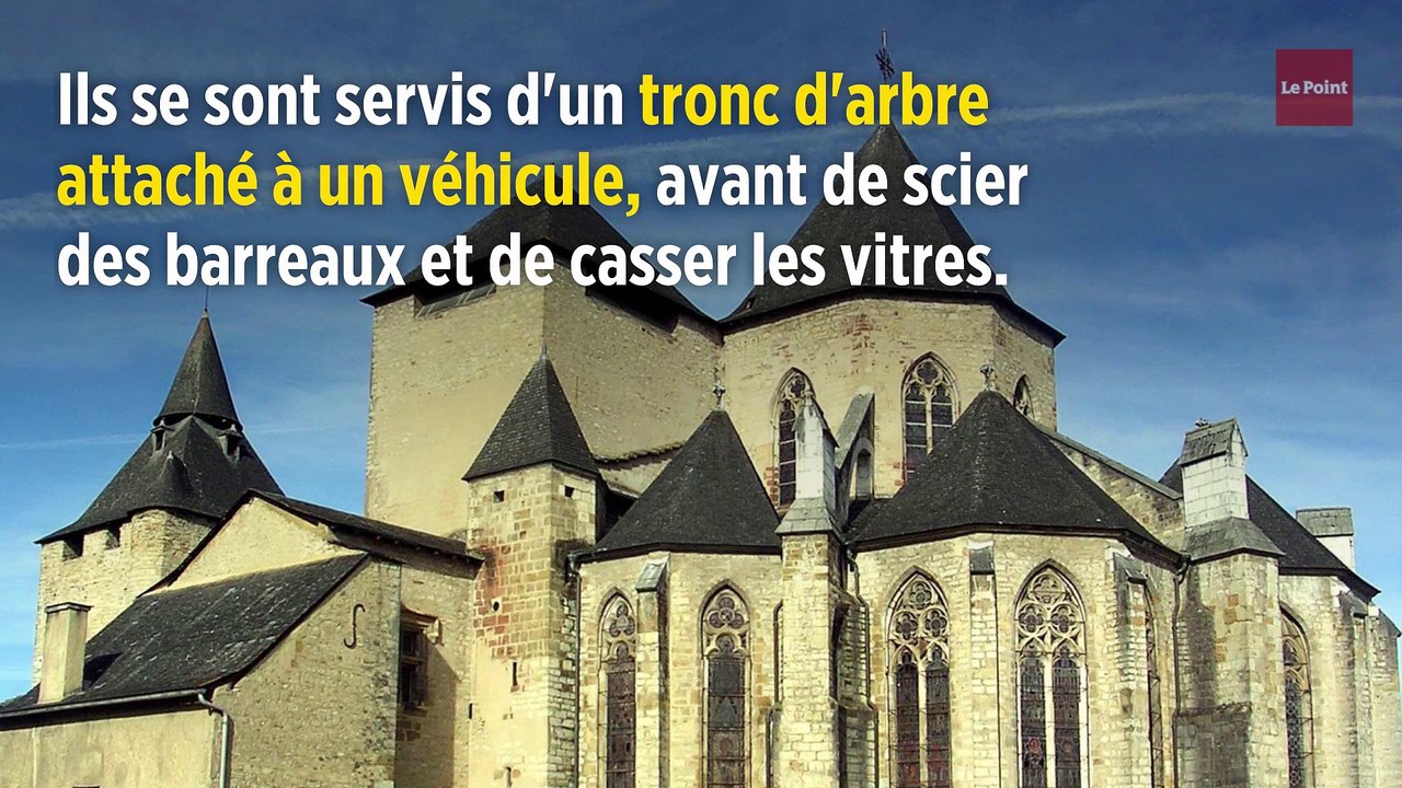 Oloron-Sainte-Marie : la cathédrale attaquée à la voiture-bélier