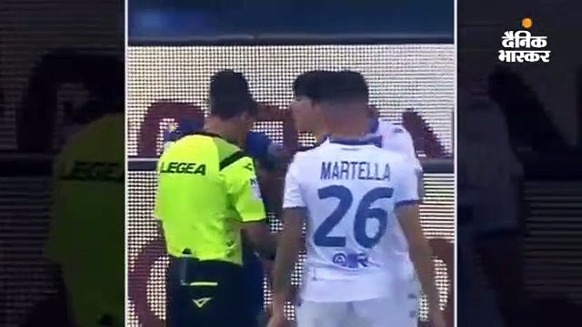 बालोटेली ने नस्लभेदी टिप्पणी के बाद दर्शक दीर्घा में गेंद किक की, मैच भी छोड़ना चाहते थे