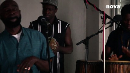 Pat Thomas & The Kwashibu Area Band, « Onfa Nkosi Hwee » | Live Néo Géo