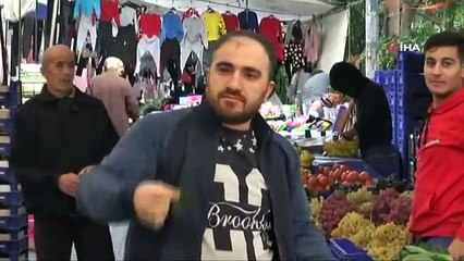 Pazarcılar çıkan haberlere çiğ ıspanak yiyerek tepki gösterdi