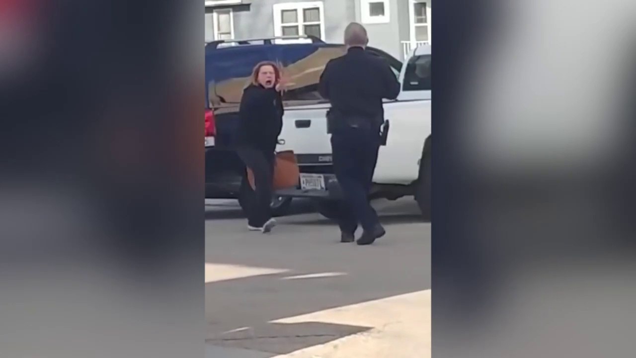 Película de terror en Wisconsin: mujer exorciza a policía y recibe táser