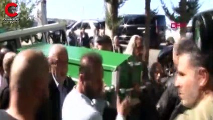 Haluk Levent, annesini son yolculuğuna uğurladı