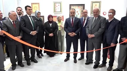 Belediye başkanının eşi ebru sergisi açtı