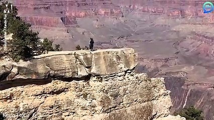 Une femme prenant sa mère en photo au Grand Canyon a perdu son équilibre et a glissé