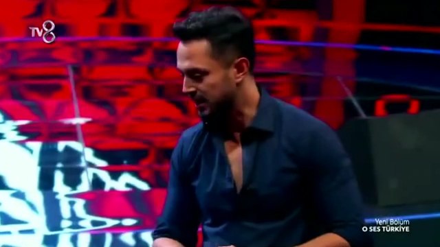 Seda Sayan, “Saat kaç” sorusuna ayakkabısını göstererek cevap verdi