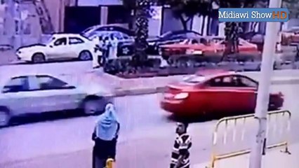 شوف عقيد شرطه خرج من الفندق وعمل ايه فى الشارع قدام الناس كلها