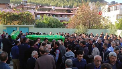 Kazada ölen kuzenler yan yana defnedildi
