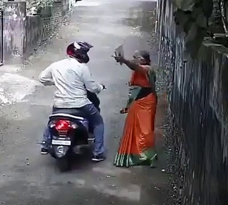 chain snatching of a elderly woman